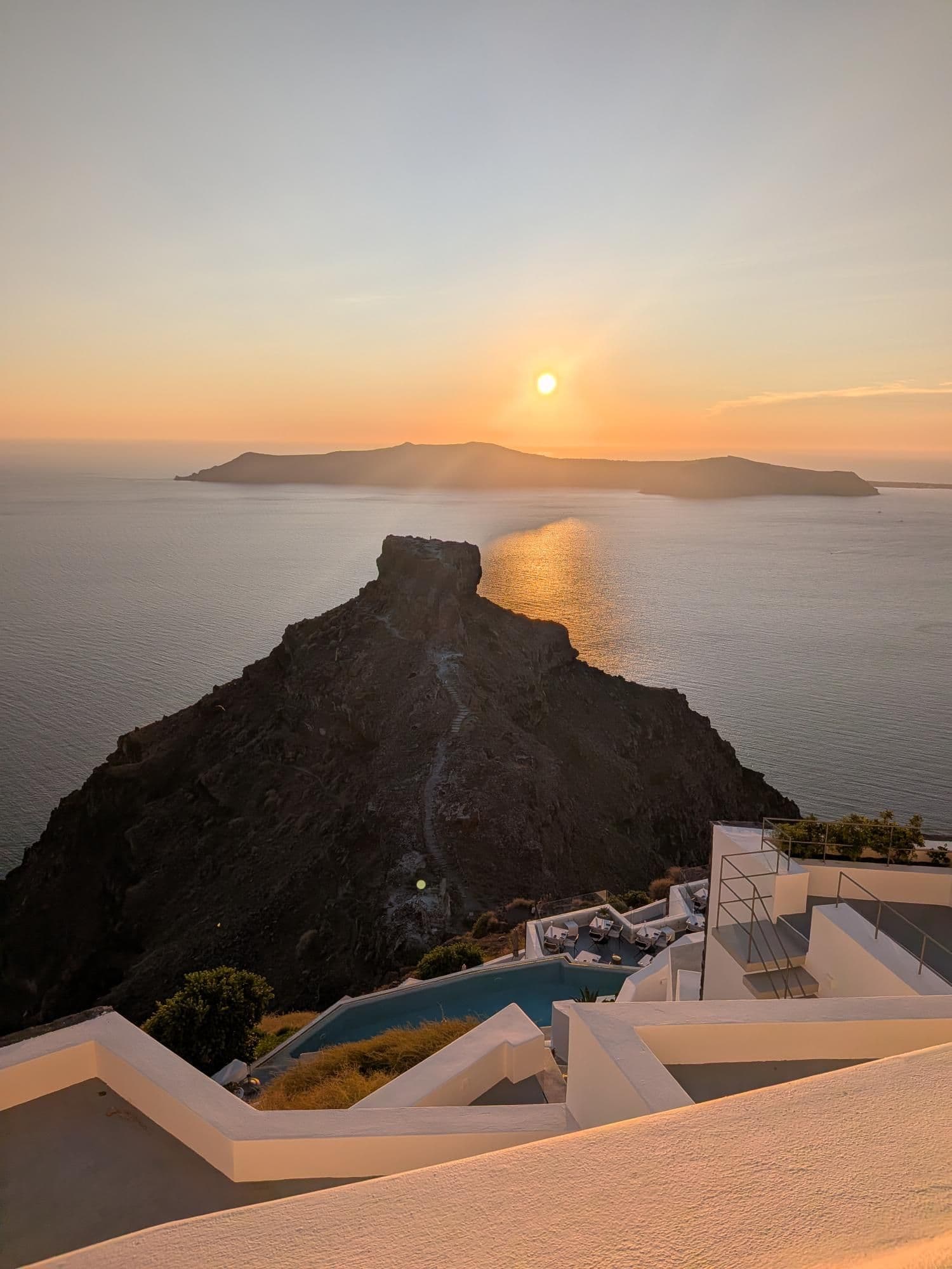 Oia and back ready for sunset 👣🛘